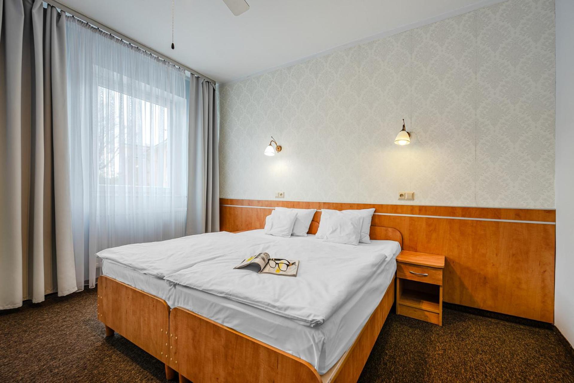 Hotel Bristol Kielce Esterno foto